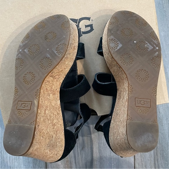 UGG Black Wedges Size 6 - Picture 4 of 6